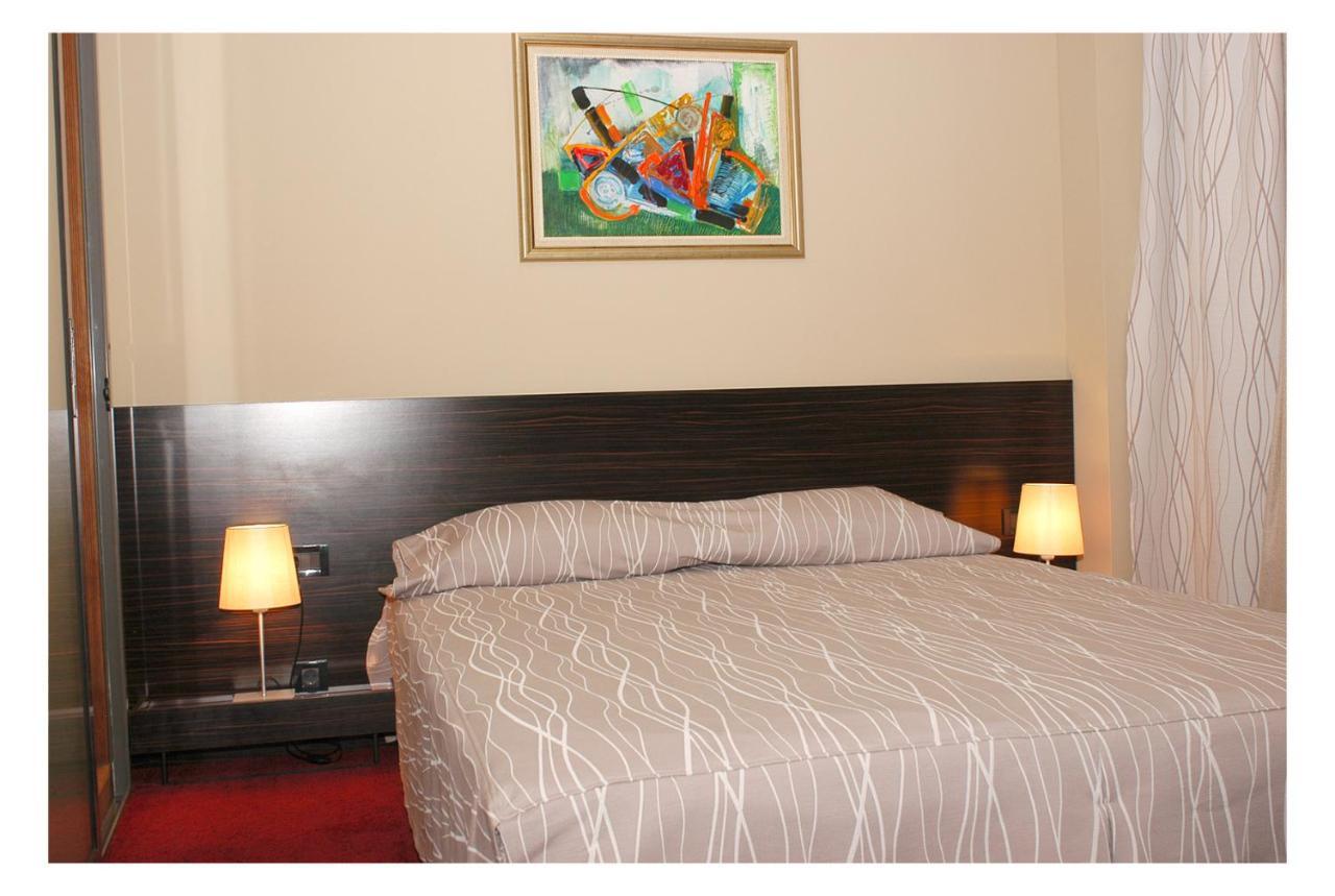 Otel Famous House 3*