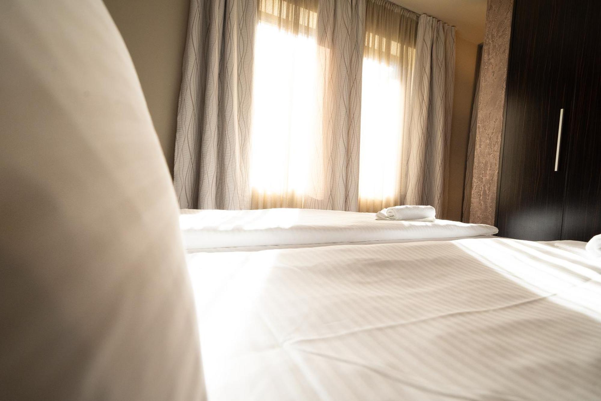 Famous House Otel 3*